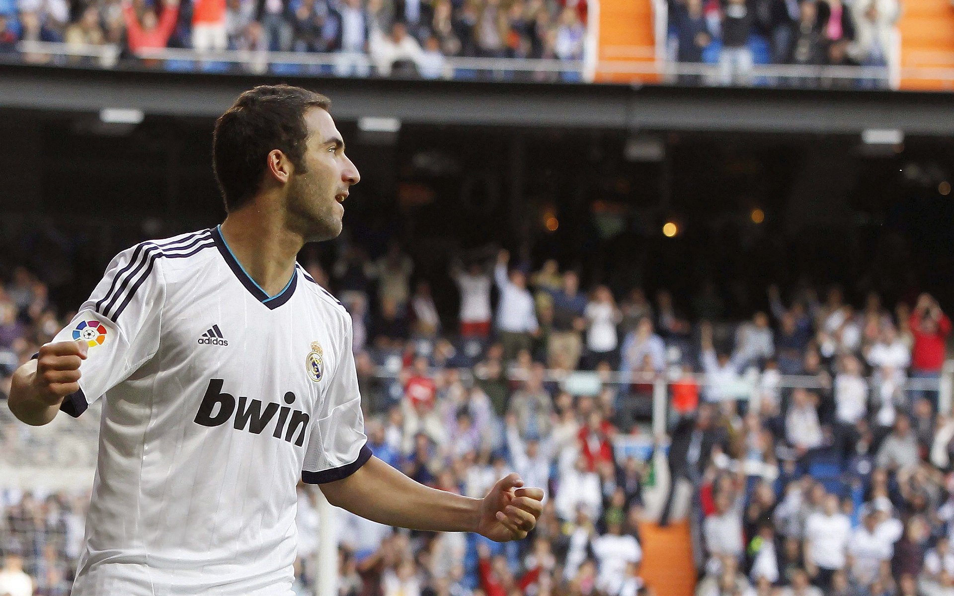 爱游戏体育-英超后赛，教练点评球队调整，英超 后卫