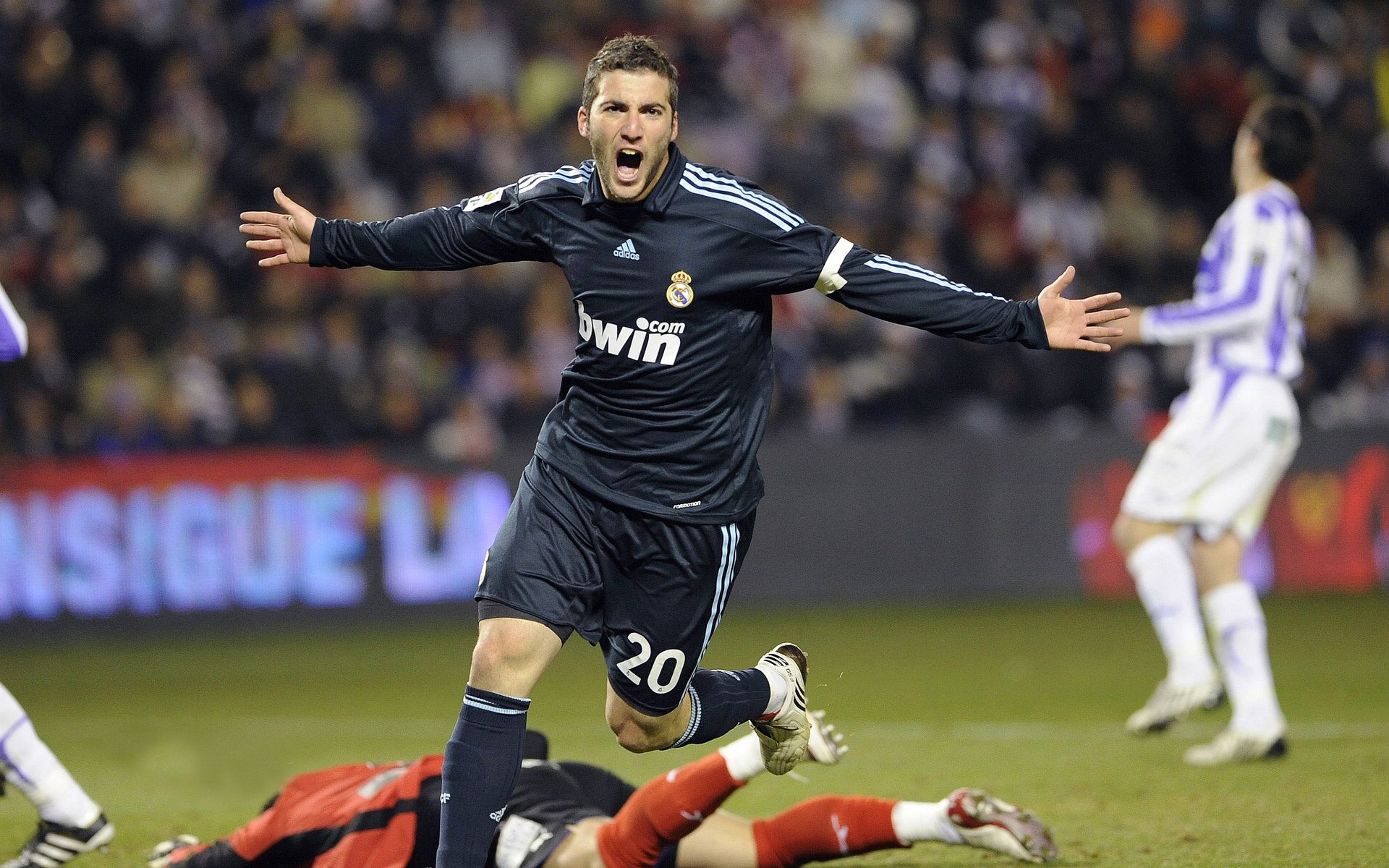 道格拉斯冲线瞬间点燃全场气氛，道格拉斯o2mc